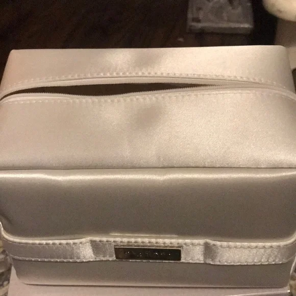 Bvlgari Parfums Toiletry Bag - Picture 3 of 3